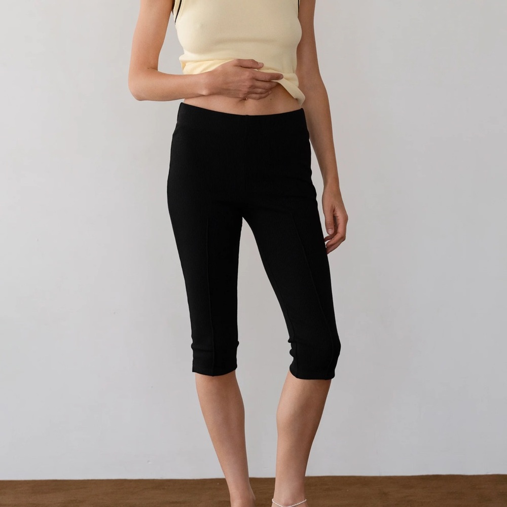 The Rib Pedal Pusher in Black size small